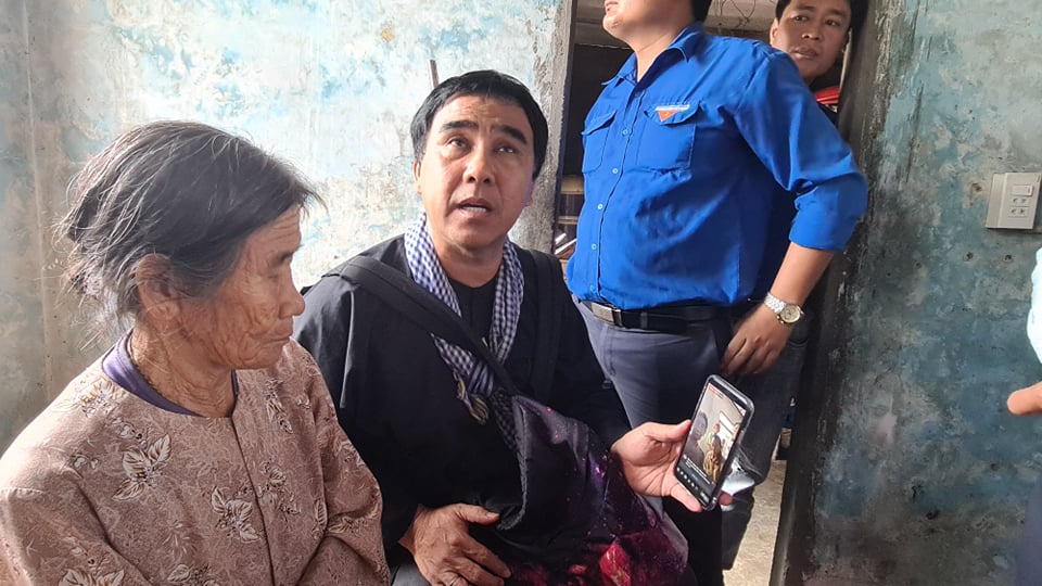 Quyền Linh cho biết bản thân anh cũng tham gia rất nhiều chương trình thiện nguyện và đều lựa chọn các sản phẩm để quảng cáo vì anh hiểu được nỗi khổ của người nghèo. Ảnh: Internet