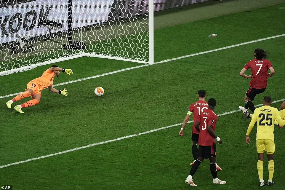 Sút trượt quả 11m định mệnh, De Gea khiến M.U kết thúc mùa giải tay trắng - Ảnh 3