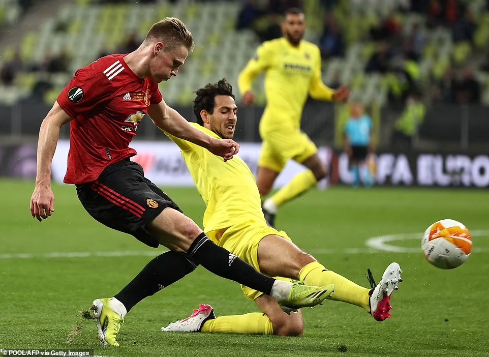 Sút trượt quả 11m định mệnh, De Gea khiến M.U kết thúc mùa giải tay trắng - Ảnh 1