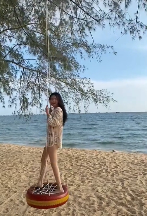 Xuất hiện thêm hàng loạt hình ảnh của Anh Thư trên bãi biển hậu ồn ào - Ảnh 6 Xuất hiện thêm hàng loạt hình ảnh của Anh Thư trên bãi biển hậu ồn ào - Ảnh 6