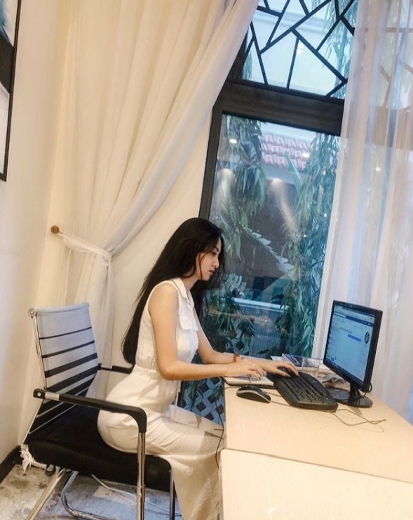 Hot girl V.T.A.T vô cùng suy sụp sau khi đoạn video bị tung lên mạng. Ảnh: FBNV Hot girl V.T.A.T vô cùng suy sụp sau khi đoạn video bị tung lên mạng. Ảnh: FBNV