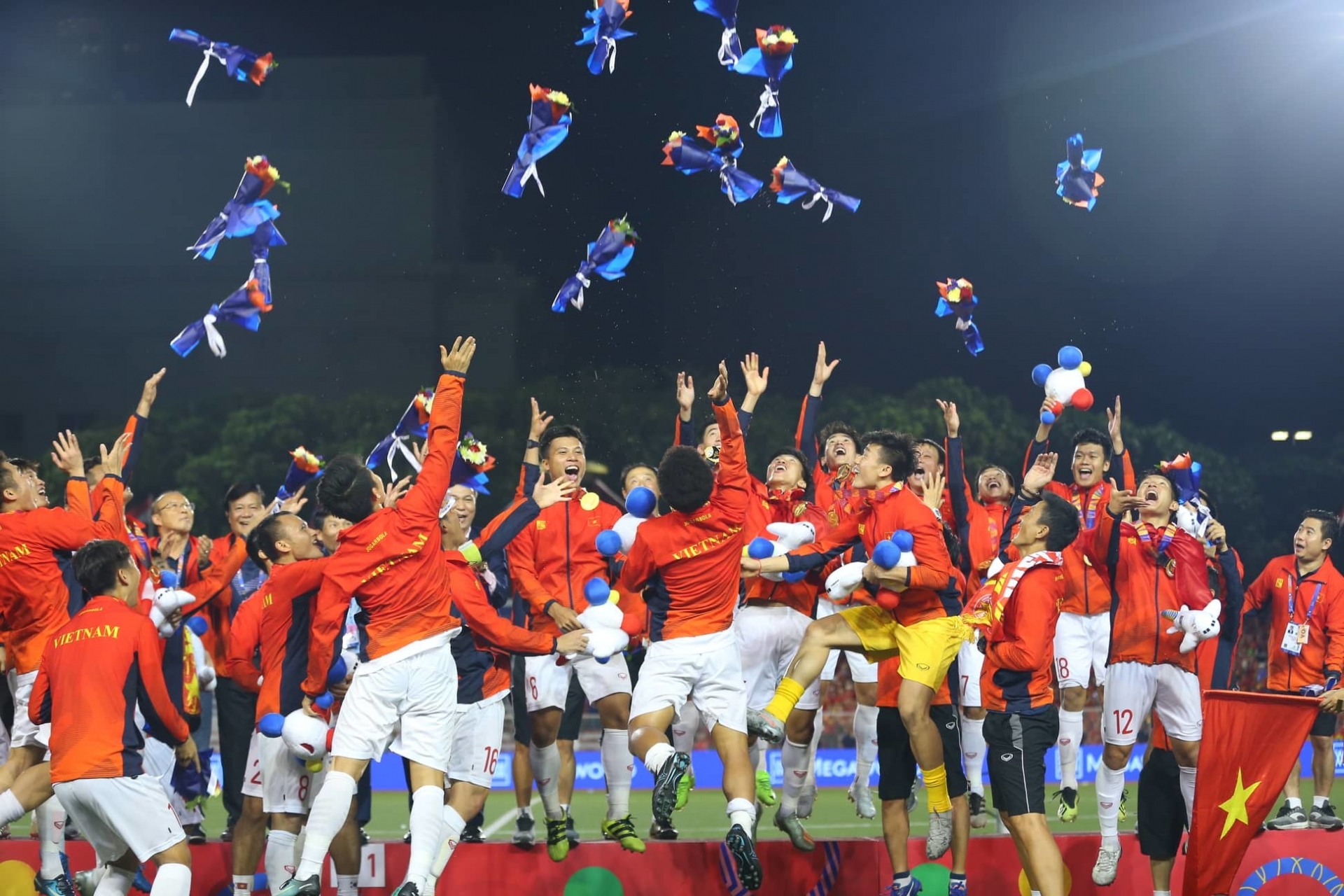 HLV Park Hang Seo lãnh trọng trách phải vừa bảo vệ tấm HCV SEA Games, vừa bảo vệ ngôi vương tại AFF Cup. Ảnh: Internet HLV Park Hang Seo lãnh trọng trách phải vừa bảo vệ tấm HCV SEA Games, vừa bảo vệ ngôi vương tại AFF Cup. Ảnh: Internet