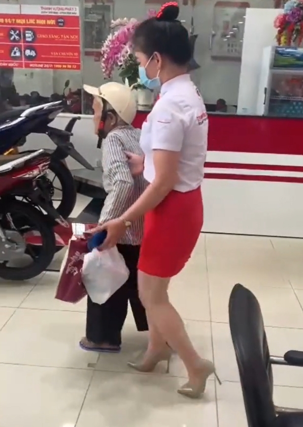 'Dân chơi' đam mê mua xe nhưng không có tiền, để bà cụ 90 tuổi bật khóc khi nhìn thấy số nợ suốt 2 năm qua - Ảnh 3 'Dân chơi' đam mê mua xe nhưng không có tiền, để bà cụ 90 tuổi bật khóc khi nhìn thấy số nợ suốt 2 năm qua - Ảnh 3