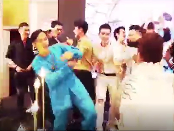 Hình ảnh nhảy cực sung gây xôn xao của Hoài Linh Hình ảnh nhảy cực sung gây xôn xao của Hoài Linh