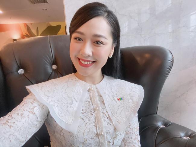MC VTV được tỷ phú cầu hôn trên máy bay: Vẻ đẹp đúng chuẩn hoa hậu, thân hình hoàn hảo vạn người mê MC VTV được tỷ phú cầu hôn trên máy bay: Vẻ đẹp đúng chuẩn hoa hậu, thân hình hoàn hảo vạn người mê