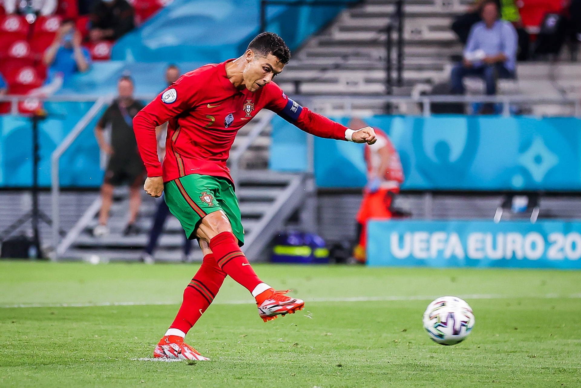 Xác định 8 cặp đấu tại vòng loại trực tiếp Euro 2021: Ronaldo đụng thú dữ, Anh tái ngộ tuyển Đức 3 Xác định 8 cặp đấu tại vòng loại trực tiếp Euro 2021: Ronaldo đụng thú dữ, Anh tái ngộ tuyển Đức 3