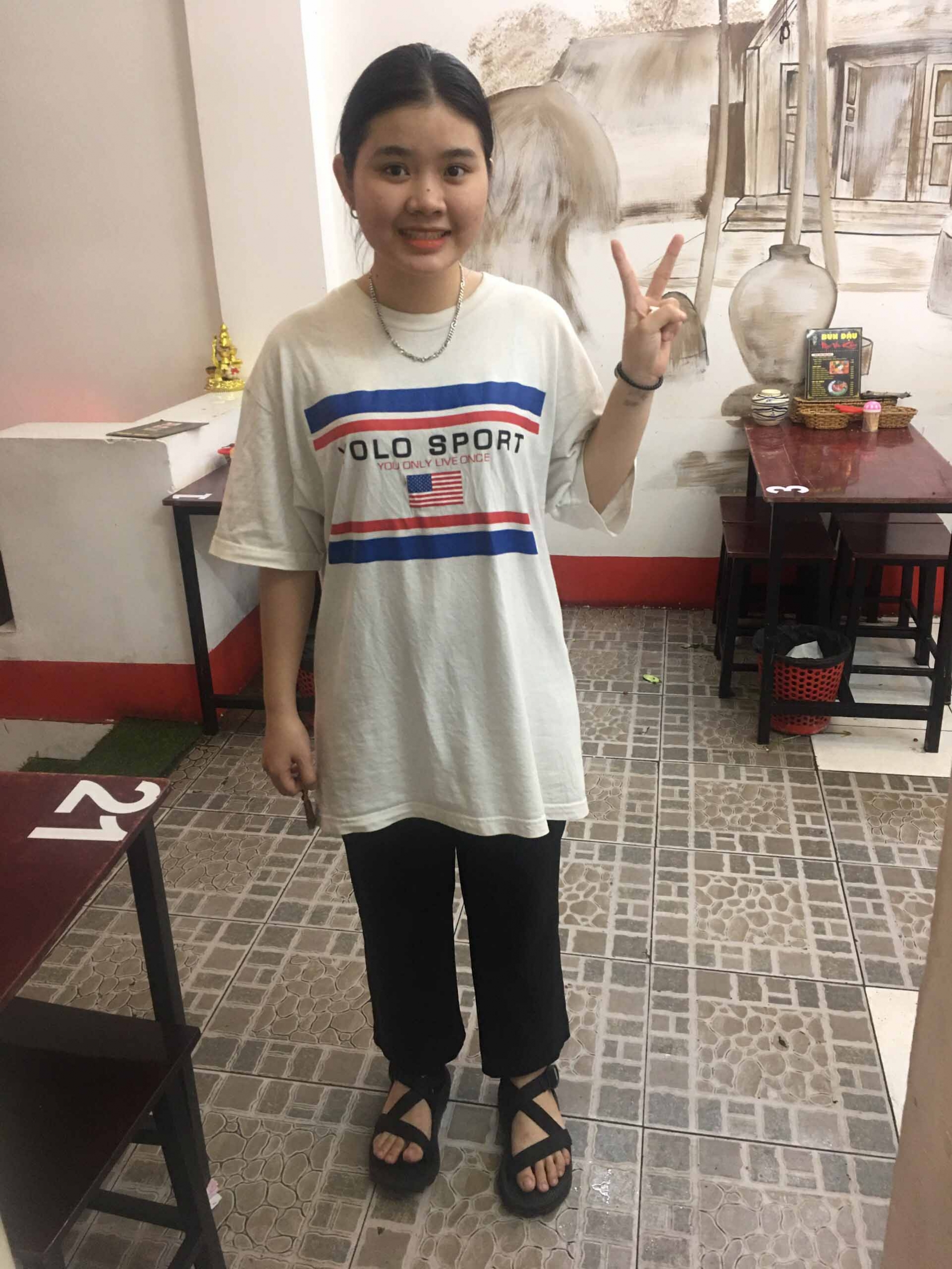 Thấy hai nam thanh niên 'dắt nhầm' xe, nữ hiệp 2k1 mặc váy tung cước khiến kẻ gian chạy mất dép 6 Thấy hai nam thanh niên 'dắt nhầm' xe, nữ hiệp 2k1 mặc váy tung cước khiến kẻ gian chạy mất dép 6
