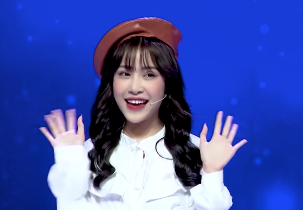 'Nữ thần' mới xuất hiện trong gameshow tỏ tình: Bạn trai không cần giàu, chỉ cần cao trên 1m72 3 'Nữ thần' mới xuất hiện trong gameshow tỏ tình: Bạn trai không cần giàu, chỉ cần cao trên 1m72 3