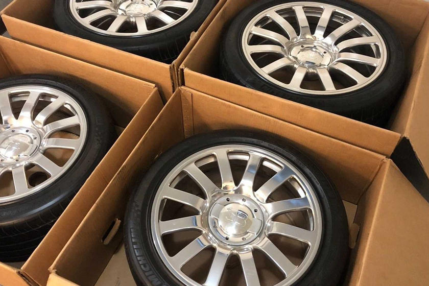 4 loại lốp xe đắt giá nhất hành tinh, trùm cuối còn đắt hơn cả 'biệt thự di động' Rolls-Royce - Ảnh 4 4 loại lốp xe đắt giá nhất hành tinh, trùm cuối còn đắt hơn cả 'biệt thự di động' Rolls-Royce - Ảnh 4