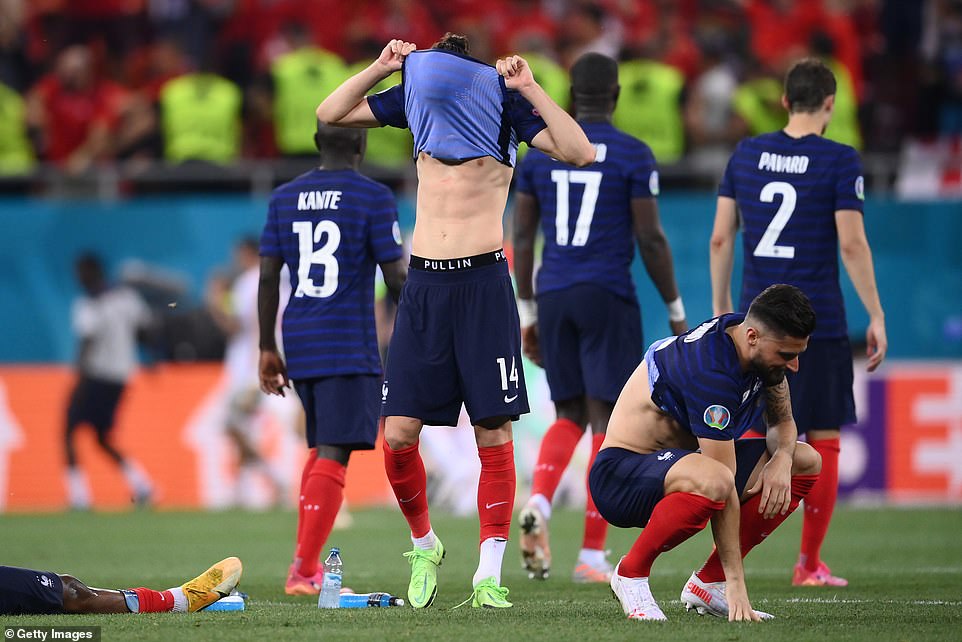 Pháp cay đắng bị loại khỏi Euro: Mbappe chưa thành người hùng đã hóa tội đồ, triệu fan chỉ trích khắp MXH 1 Pháp cay đắng bị loại khỏi Euro: Mbappe chưa thành người hùng đã hóa tội đồ, triệu fan chỉ trích khắp MXH 1