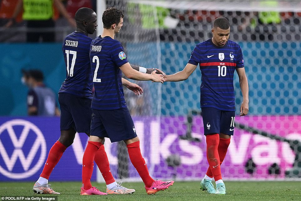 Pháp cay đắng bị loại khỏi Euro: Mbappe chưa thành người hùng đã hóa tội đồ, triệu fan chỉ trích khắp MXH 7 Pháp cay đắng bị loại khỏi Euro: Mbappe chưa thành người hùng đã hóa tội đồ, triệu fan chỉ trích khắp MXH 7