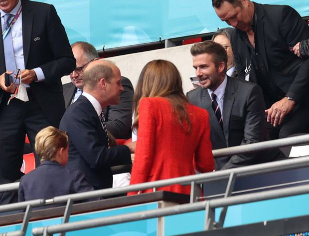 Anh lọt vào tứ kết Euro: David Beckham bừng sáng cả khán đài, bé gái fan Đức khóc nức nở vì thua cuộc 12 Anh lọt vào tứ kết Euro: David Beckham bừng sáng cả khán đài, bé gái fan Đức khóc nức nở vì thua cuộc 12