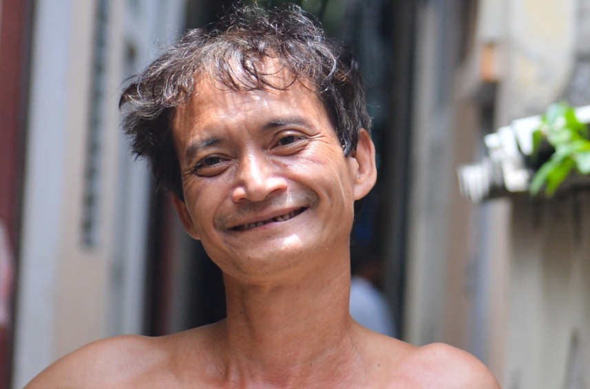 'Người hùng' đỡ cháu bé rơi từ tầng 2 ở Nam Định. Ảnh: Nhịp sống Việt 'Người hùng' đỡ cháu bé rơi từ tầng 2 ở Nam Định. Ảnh: Nhịp sống Việt