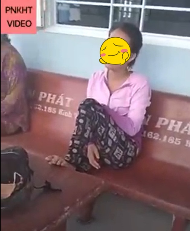 Gửi áo 95 ngàn nhưng nhầm thành gói hàng gần 1 triệu đồng, chủ shop khóc lạc cả giọng để xin lại từ 'Chí phèo' 2 Gửi áo 95 ngàn nhưng nhầm thành gói hàng gần 1 triệu đồng, chủ shop khóc lạc cả giọng để xin lại từ 'Chí phèo' 2
