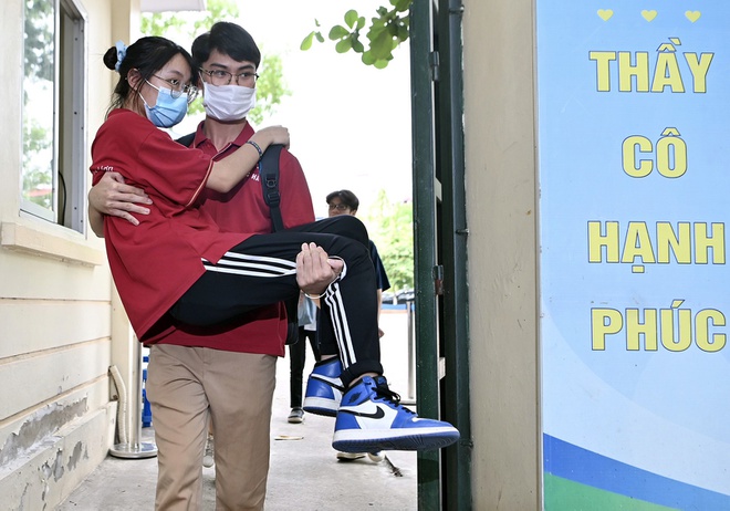 Trường hợp những thí sinh bị tai nạn, không thể làm bài thi có thể được xét đặc cách tốt nghiệp. Ảnh: Zing Trường hợp những thí sinh bị tai nạn, không thể làm bài thi có thể được xét đặc cách tốt nghiệp. Ảnh: Zing