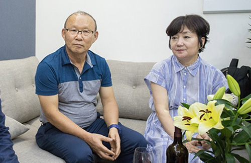 HLV Park Hang-seo và vợ HLV Park Hang-seo và vợ