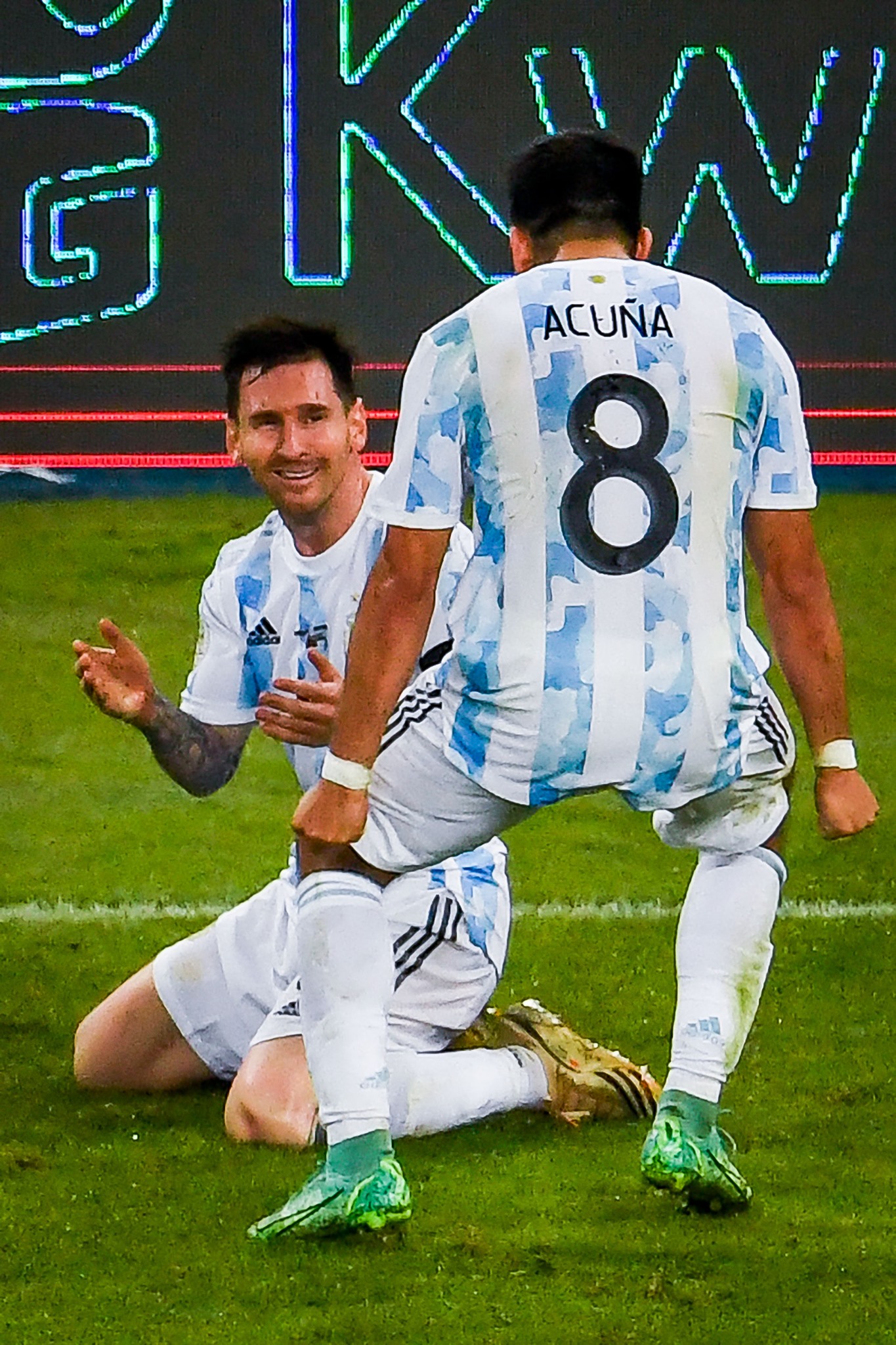 Argentina vô địch Copa Ameria 2021, Messi gọi điện ngay cho vợ báo tin vui 4 Argentina vô địch Copa Ameria 2021, Messi gọi điện ngay cho vợ báo tin vui 4