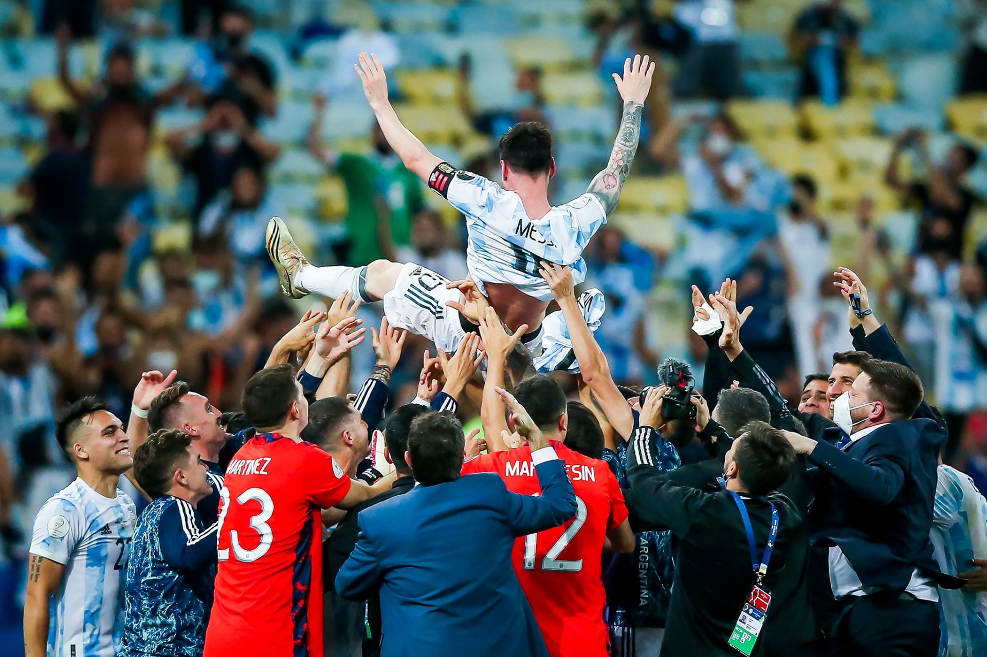 Argentina vô địch Copa Ameria 2021, Messi gọi điện ngay cho vợ báo tin vui 8
