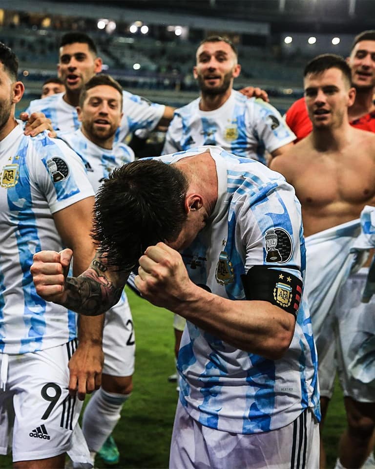 Argentina vô địch Copa Ameria 2021, Messi gọi điện ngay cho vợ báo tin vui 5