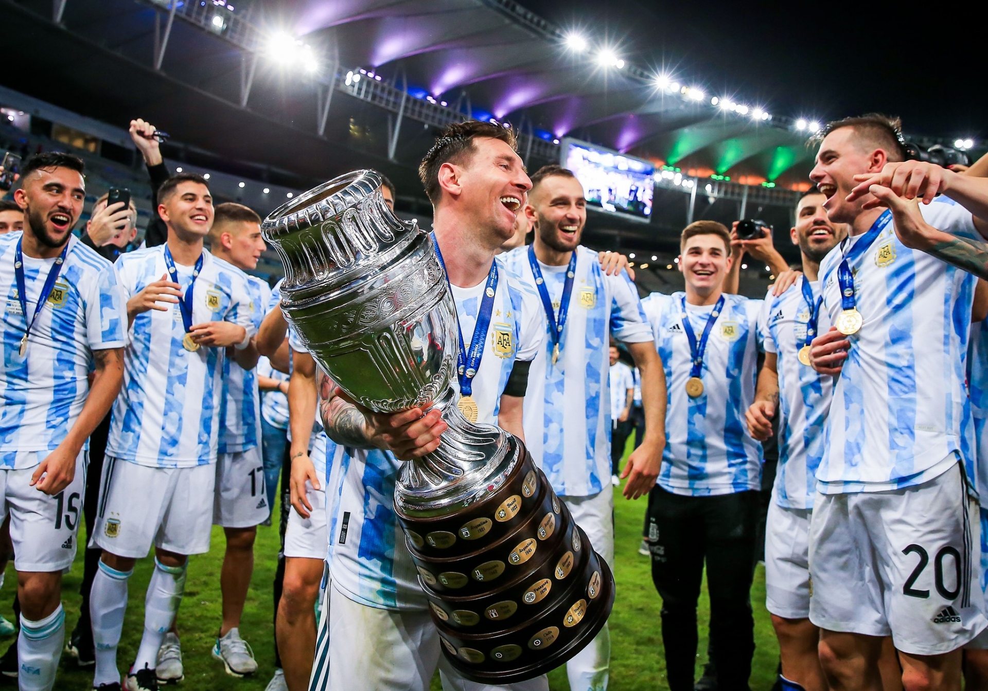 Argentina vô địch Copa Ameria 2021, Messi gọi điện ngay cho vợ báo tin vui 6