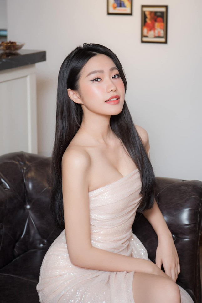 Đoàn Văn Hậu lộ ảnh tình tứ với bạn gái tại siêu thị, hành động giữa nơi đông người gây chú ý - Ảnh 5 Đoàn Văn Hậu lộ ảnh tình tứ với bạn gái tại siêu thị, hành động giữa nơi đông người gây chú ý - Ảnh 5