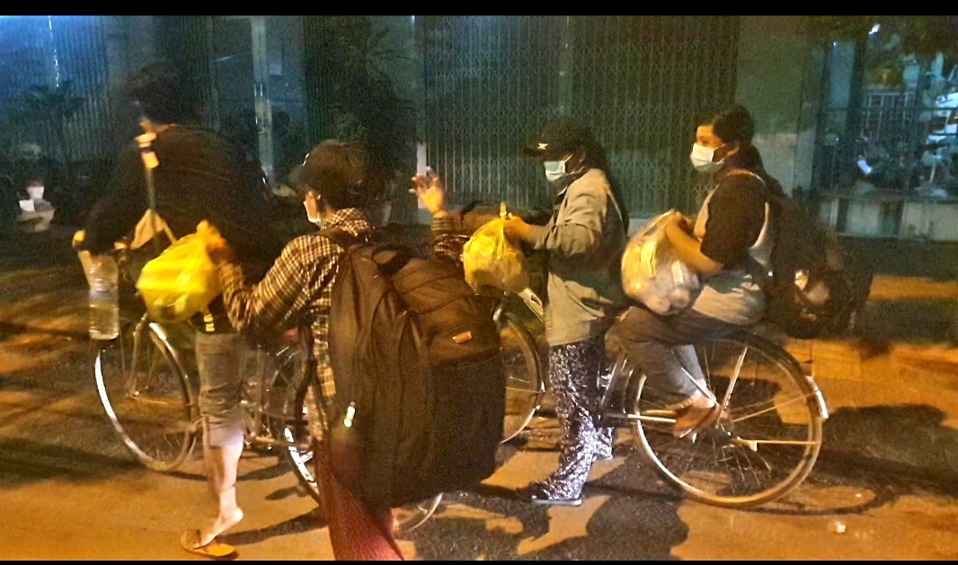Ông Đoàn Ngọc Hải đề nghị hỗ trợ, 4 mẹ con đạp xe về Nghệ An nghẹn ngào: 'Xin hãy nhường cho người đang mắc kẹt' 5