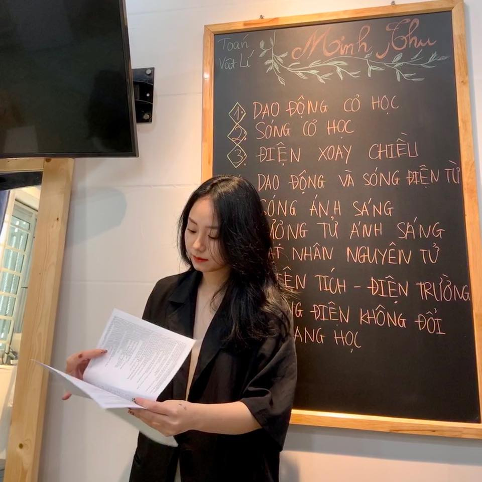 Cô giáo Minh Thu dạy Vật Lý thu hút trăm nghìn 'học sinh', chủ tịch FPT đưa lời nhận xét công bằng 5 Cô giáo Minh Thu dạy Vật Lý thu hút trăm nghìn 'học sinh', chủ tịch FPT đưa lời nhận xét công bằng 5