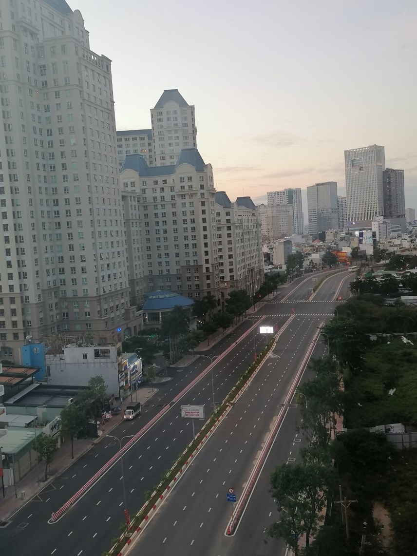Sài Gòn không một bóng người sau 18h, ông bố vẫn bất chấp tất cả để lao ra đường mua bình oxy cứu con 2 Sài Gòn không một bóng người sau 18h, ông bố vẫn bất chấp tất cả để lao ra đường mua bình oxy cứu con 2