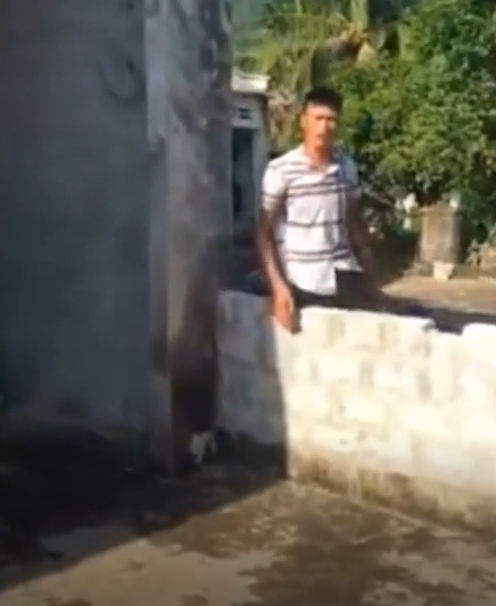 Bé trai không cha mẹ, bị bà ngoại bỏ rơi tại trụ sở UBND: 'Cháu nội thì tôi nuôi, cháu ngoại tôi không nuôi' 4 Bé trai không cha mẹ, bị bà ngoại bỏ rơi tại trụ sở UBND: 'Cháu nội thì tôi nuôi, cháu ngoại tôi không nuôi' 4