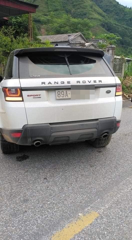 'Giang hồ mạng' Huấn Hoa Hồng lái Range Rover gặp sự cố, nguồn gốc của chiếc xe khiến dân mạng tranh cãi 4
