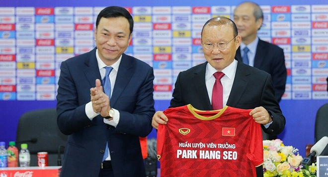 HLV Park Hang-seo úp mở chuyện tiếp tục gắn bó với bóng đá Việt Nam, nói một câu khiến triệu NHM lo lắng 1
