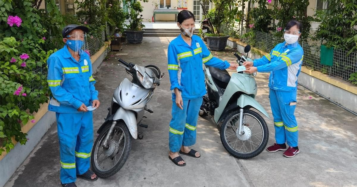Nữ công nhân bị kẻ gian trấn lột chiếc xe máy nhận 5 niềm vui cùng một lúc, lập tức có hành động đầy cảm phục 8 Nữ công nhân bị kẻ gian trấn lột chiếc xe máy nhận 5 niềm vui cùng một lúc, lập tức có hành động đầy cảm phục 8