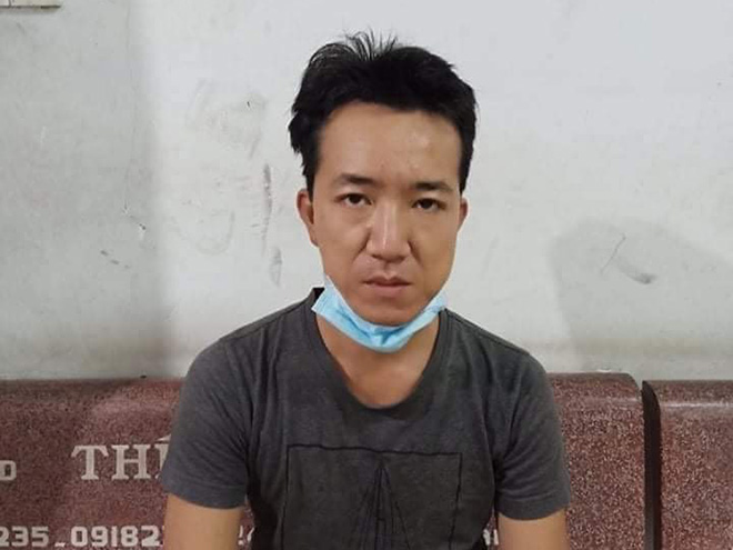 Bố dượng cầm thú 'động tay' với con ghẻ, phẫn nộ nhất chính là hành động của mẹ ruột ngay bên cạnh 4 Bố dượng cầm thú 'động tay' với con ghẻ, phẫn nộ nhất chính là hành động của mẹ ruột ngay bên cạnh 4
