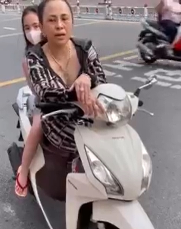 Người phụ nữ ra đường không đeo khẩu trang, tuyên bố 'không có virus': Bị xử phạt hơn 16 triệu đồng chỉ trong 3 tháng - Ảnh 2 Người phụ nữ ra đường không đeo khẩu trang, tuyên bố 'không có virus': Bị xử phạt hơn 16 triệu đồng chỉ trong 3 tháng - Ảnh 2