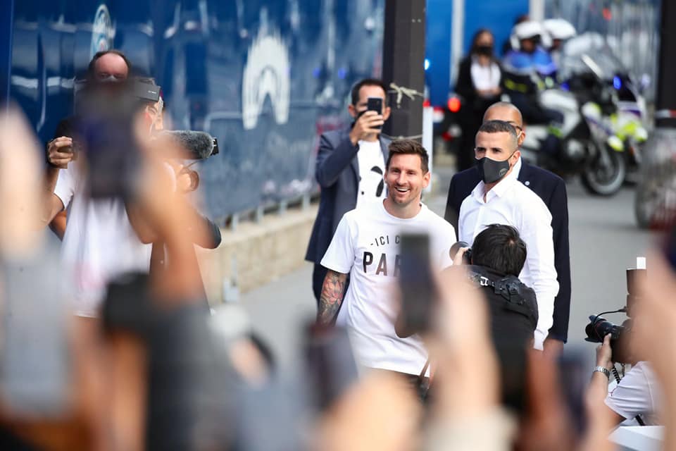 Messi lại cho Ronaldo 'hít khói' khi mới 'chân ướt chân ráo' ra mắt PSG 1 Messi lại cho Ronaldo 'hít khói' khi mới 'chân ướt chân ráo' ra mắt PSG 1