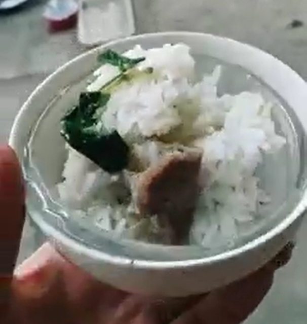 Thanh niên bày cách ăn mà không cần rửa bát, dân tình xôn xao vì IQ vô cực hay đỉnh cao lười biếng? - Ảnh 3 Thanh niên bày cách ăn mà không cần rửa bát, dân tình xôn xao vì IQ vô cực hay đỉnh cao lười biếng? - Ảnh 3