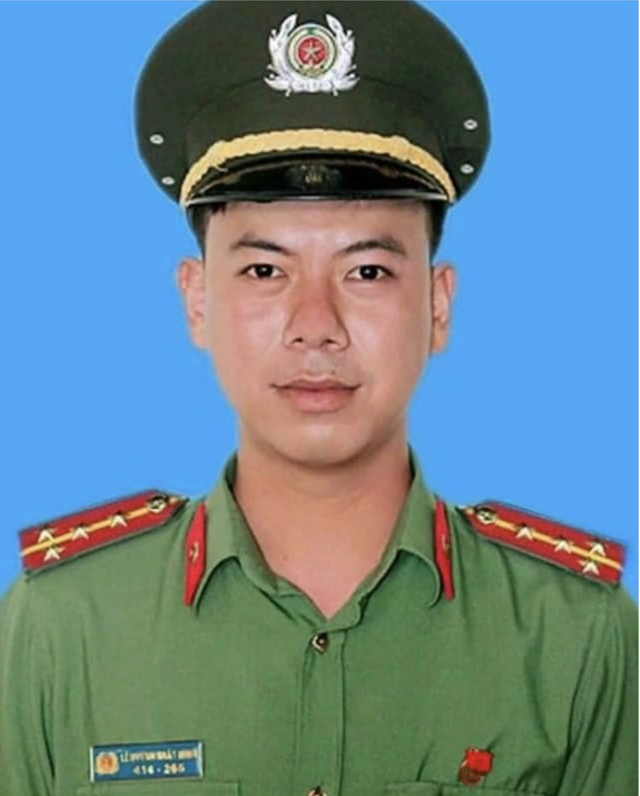 Di ảnh đại úy Lê Huỳnh Nhật Minh, Phó Trưởng Công an xã Phước Thạnh, H.Gò Dầu (Tây Ninh). Ảnh: Công an Tây Ninh Di ảnh đại úy Lê Huỳnh Nhật Minh, Phó Trưởng Công an xã Phước Thạnh, H.Gò Dầu (Tây Ninh). Ảnh: Công an Tây Ninh