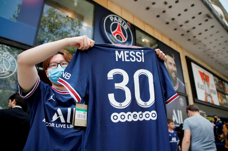 Messi hóa 'ông hoàng chốt đơn' tại PSG: Áo đấu 'cháy hàng' trong 20 phút, không kịp in để bán 3