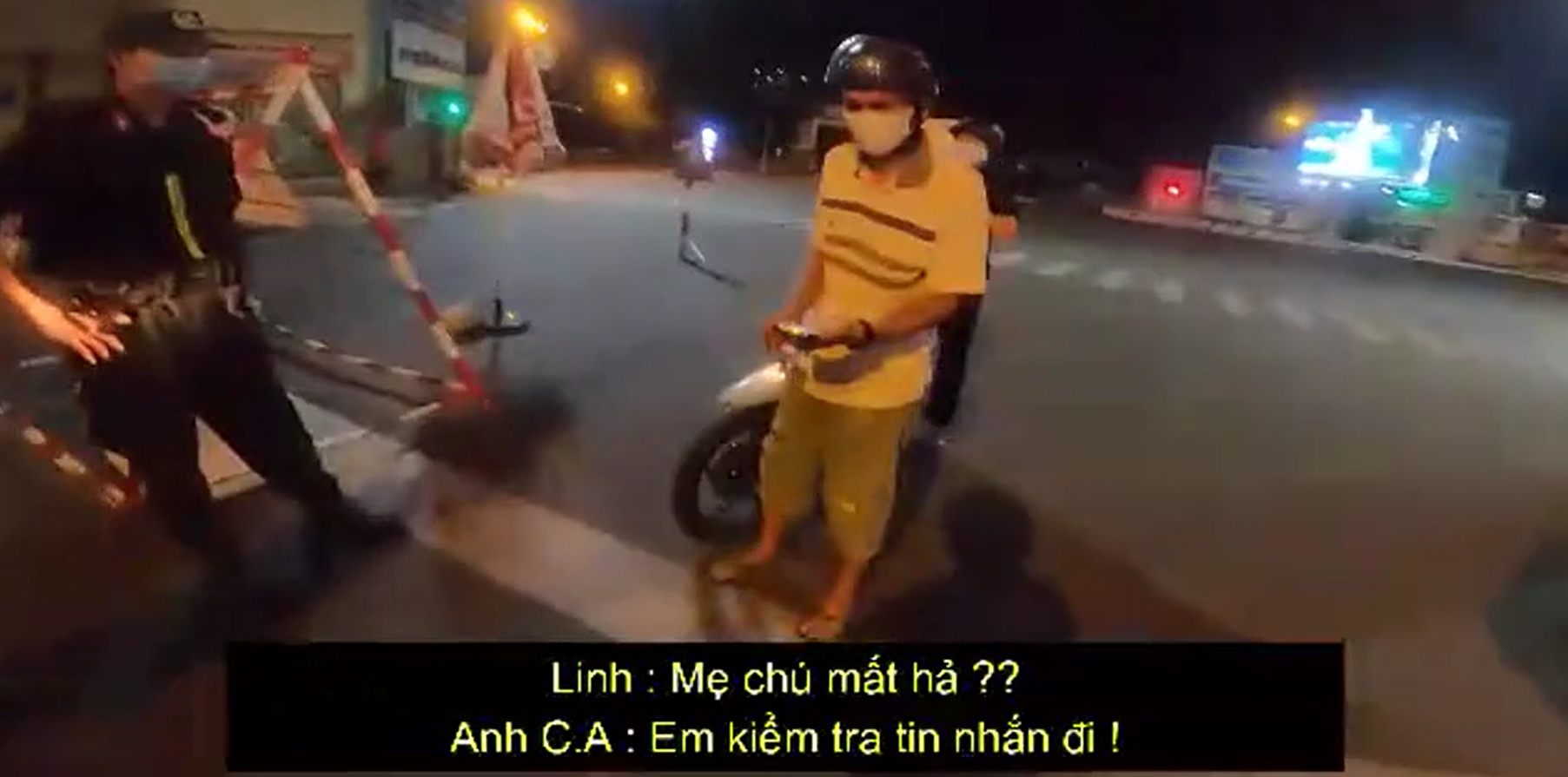 'Mẹ mất rồi, mẹ lạnh ngắt rồi' và cái cúi đầu của cặp vợ chồng tại chốt kiểm dịch lúc nửa đêm - Ảnh 2