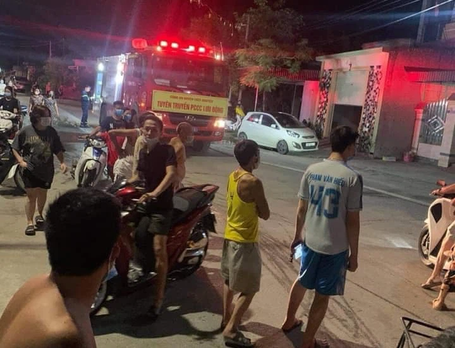 Xe chữa cháy đến hiện trường. Ảnh: MXH Xe chữa cháy đến hiện trường. Ảnh: MXH