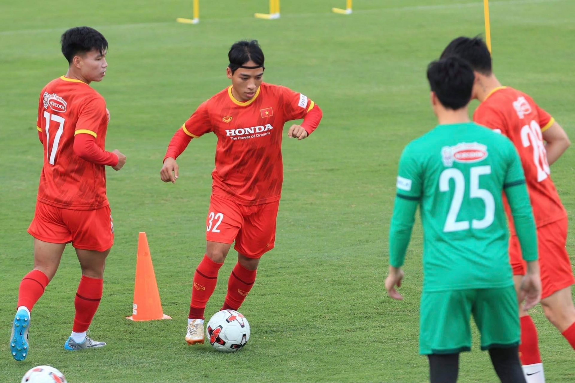 Xuân Trường - Minh Vương lập công, ĐT Việt Nam chạy đà thuận lợi trước vòng loại World Cup 2022 - Ảnh 1