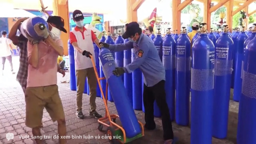 Bà Phương Hằng hỗ trợ 50.000 bình oxy miễn phí giúp người dân, chung sức vượt qua đại dịch 2 Bà Phương Hằng hỗ trợ 50.000 bình oxy miễn phí giúp người dân, chung sức vượt qua đại dịch 2