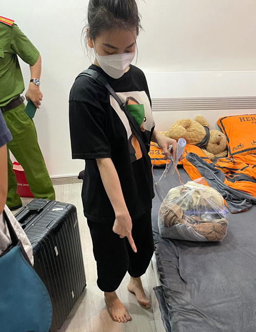 Cảnh sát dựng lại hiện trường sự việc. Ảnh: VNE Cảnh sát dựng lại hiện trường sự việc. Ảnh: VNE