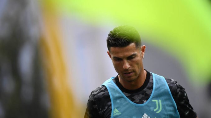Ronaldo lên đường gia nhập Man City: Hàng triệu CĐV MU tức giận đòi 'lật xe', thề không nhìn mặt nếu đá cho đại kình địch