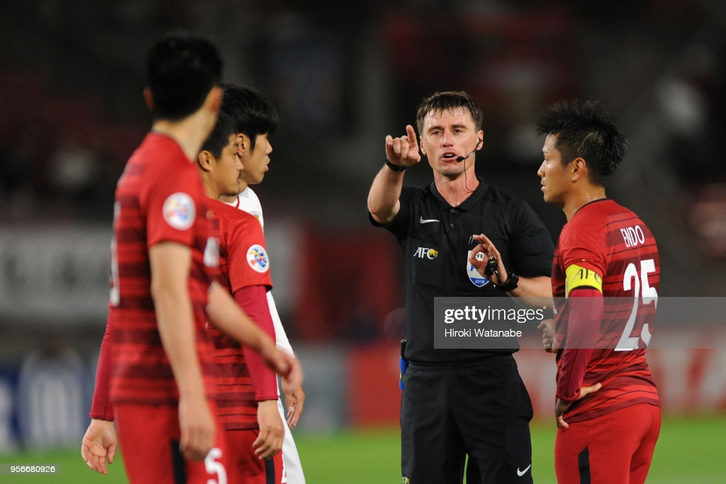 Xác định trọng tài bắt chính trận Ả Rập Xê Út vs Việt Nam: 'Ông vua thẻ phạt' sẽ làm khó Quang Hải và đồng đội? - Ảnh 3 Xác định trọng tài bắt chính trận Ả Rập Xê Út vs Việt Nam: 'Ông vua thẻ phạt' sẽ làm khó Quang Hải và đồng đội? - Ảnh 3