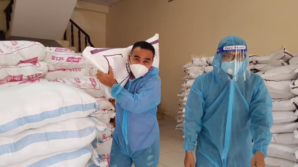 MC Quyền Linh 'muối mặt' vì phút giây quýnh quáng, sự thật phía sau lại khiến bao người động lòng - Ảnh 1 MC Quyền Linh 'muối mặt' vì phút giây quýnh quáng, sự thật phía sau lại khiến bao người động lòng - Ảnh 1