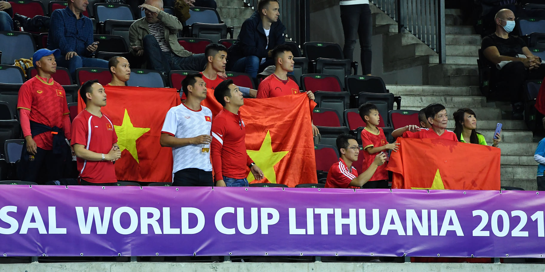 Sút tung lưới Brazil tại World Cup, cầu thủ ĐT Việt Nam nói gì? - Ảnh 1 Sút tung lưới Brazil tại World Cup, cầu thủ ĐT Việt Nam nói gì? - Ảnh 1