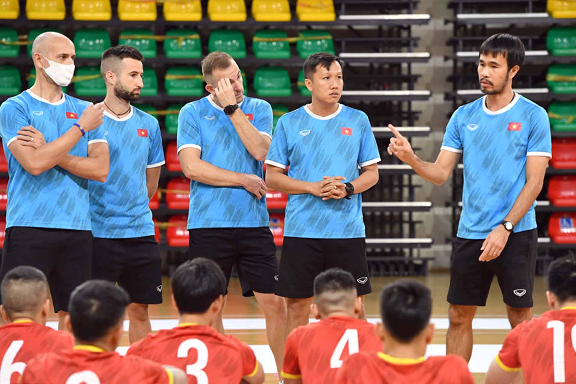 HLV futsal Việt Nam bất ngờ dương tính với Covid-19, tình hình sức khỏe hiện ra sao? - Ảnh 3 HLV futsal Việt Nam bất ngờ dương tính với Covid-19, tình hình sức khỏe hiện ra sao? - Ảnh 3