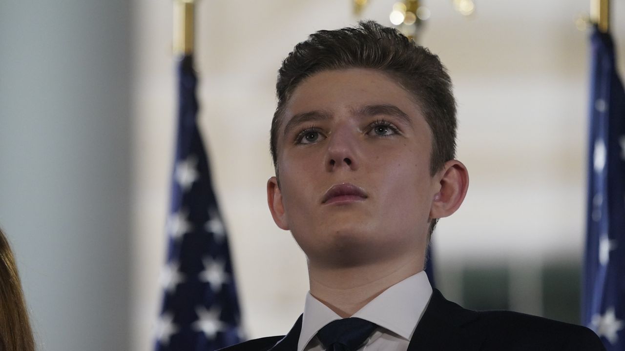 Cộng đồng mạng đều đang thắc mắc không rõ Barron Trump đang ở đâu. Ảnh: WSJ