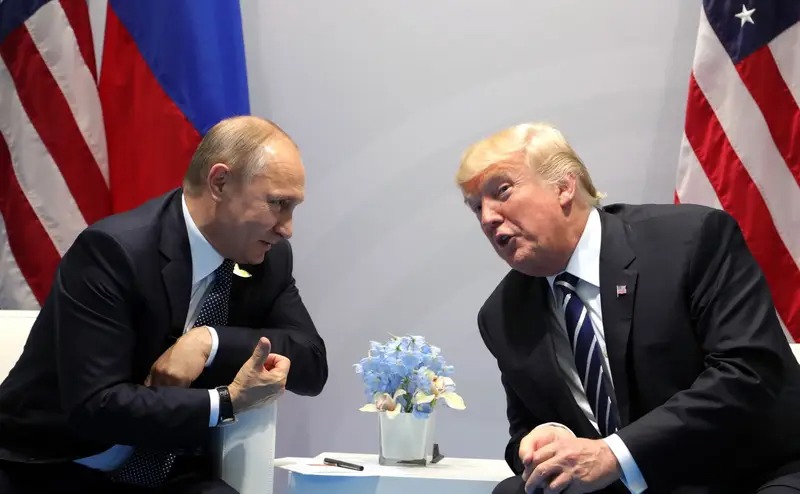 Khi Trump chúc mừng Tổng thống Nga Vladimir Putin tái đắc cử mặc dù đã được Bộ Ngoại giao khuyến cáo là không được chúc mừng. Ảnh: Getty